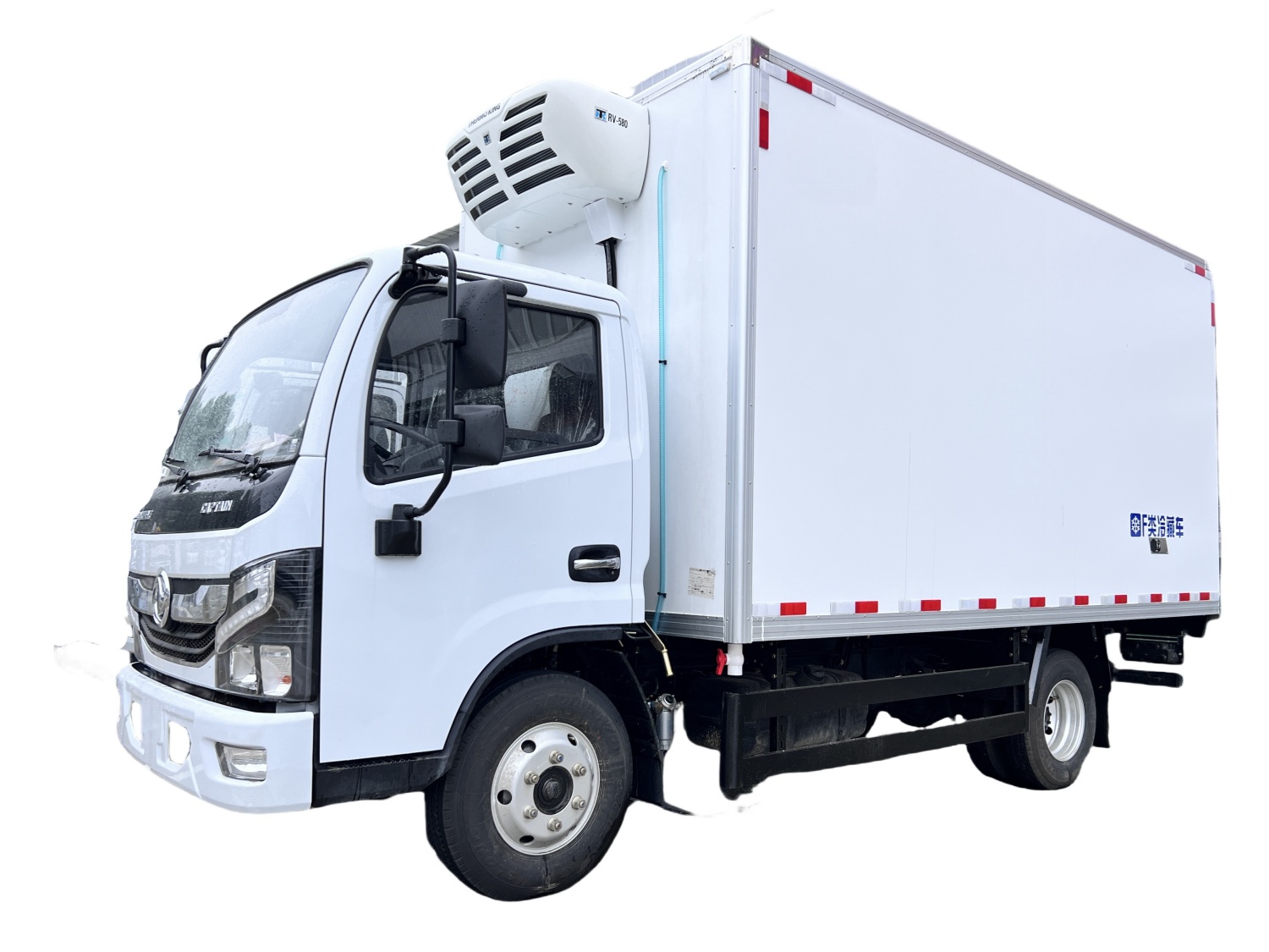 Dongfeng 4.2Meters Refrigerator Truck