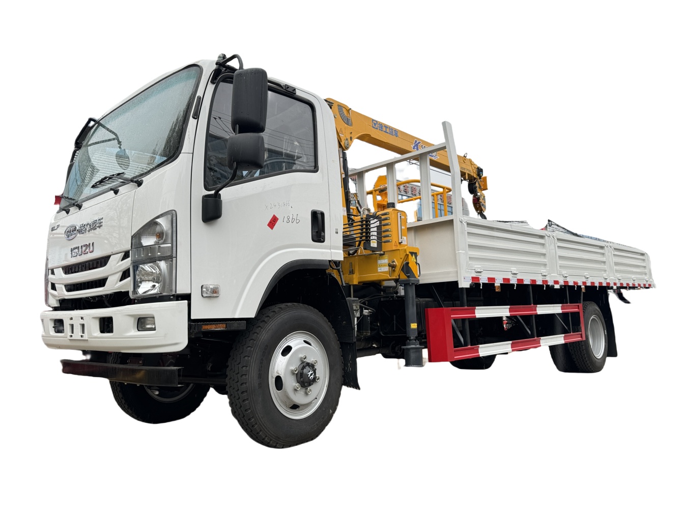 ISUZU 700P 4WD crane truck mounted with 3.2tons XCMG crane