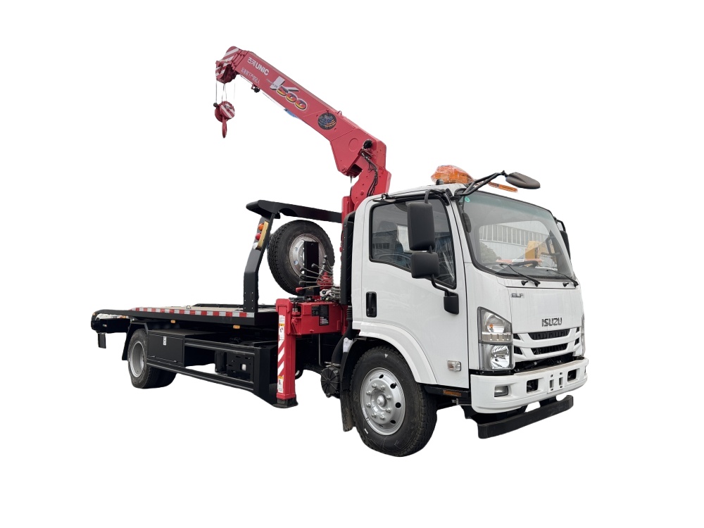 ISUZU 700P wrecker truck with 5tons UNIC crane 5193cc  205HP