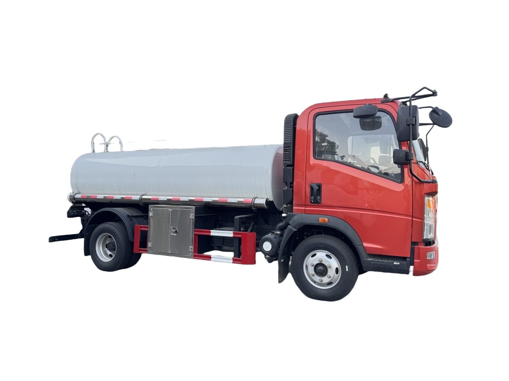 HOWO 5000L milk transportation truck stainless steel material