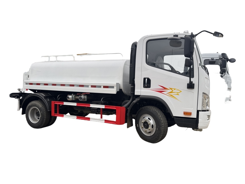 FAW 5000L water tank truck