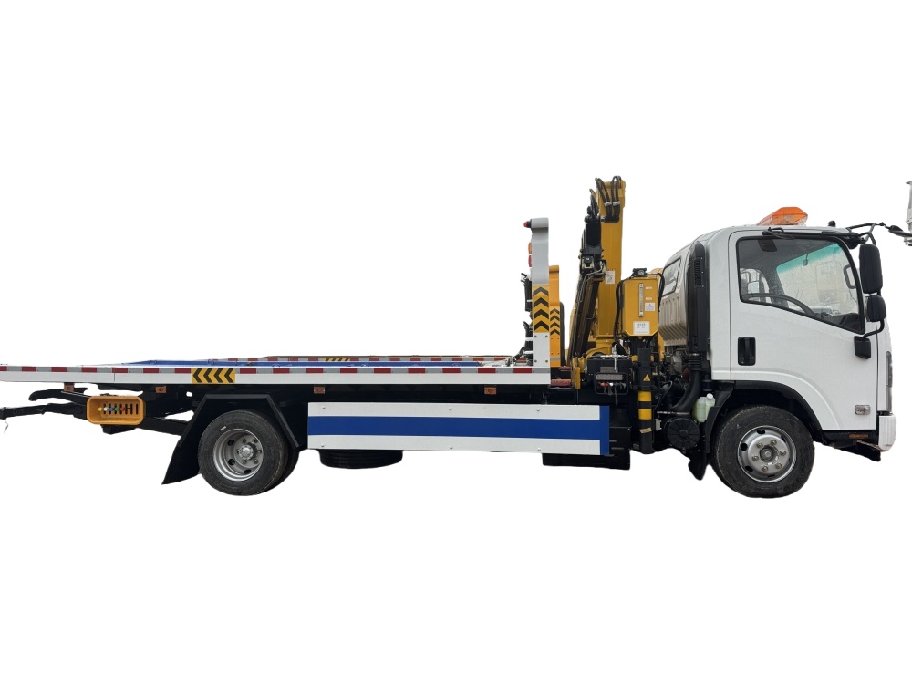 ISUZU 5tons wrecker truck with XCMG 3.2tons folding arm crane