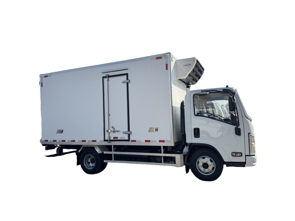 ISUZU ES7 4.2M refrigerator truck