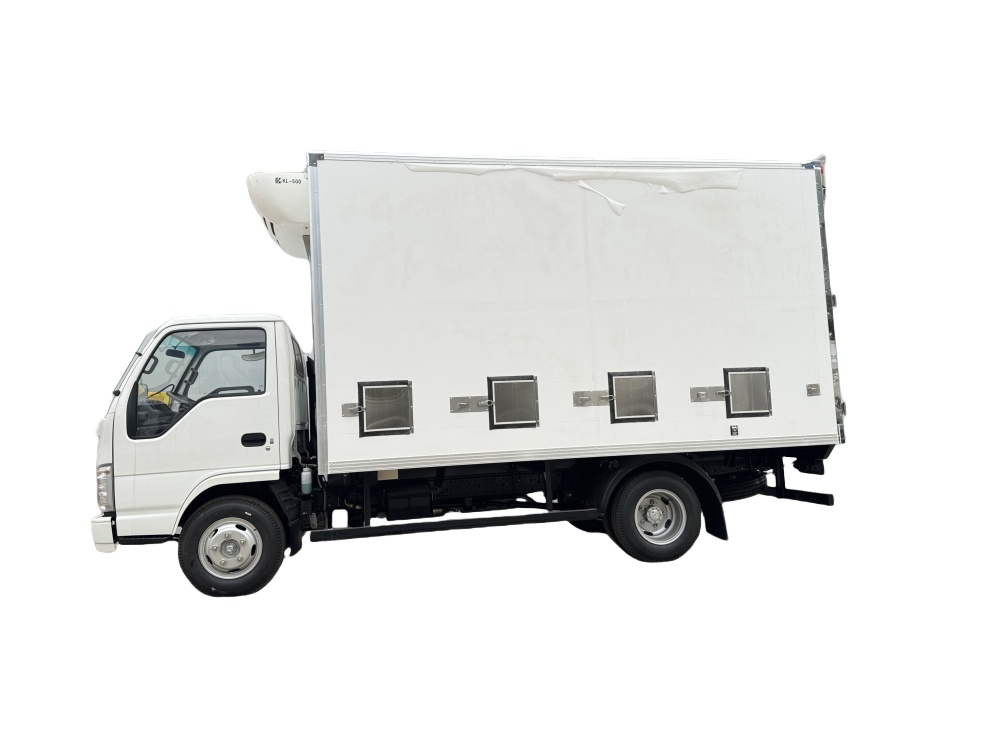 ISUZU 100P cab chick transportation truck 4.2M length box