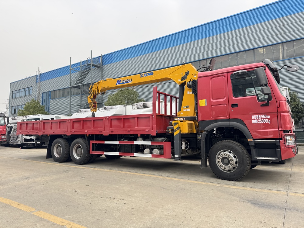 HOWO 380HP 6*4 truck mounted with XCMG 8Tons crane