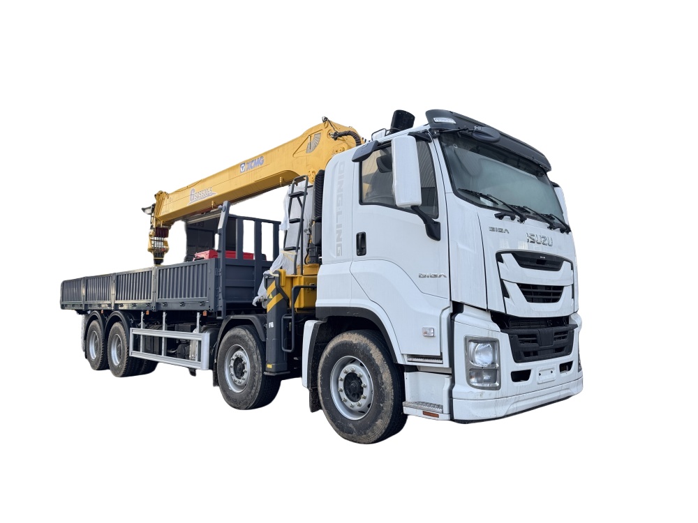 ISUZU 8*4 truck 520HP mounted with XCMG 20tons crane 