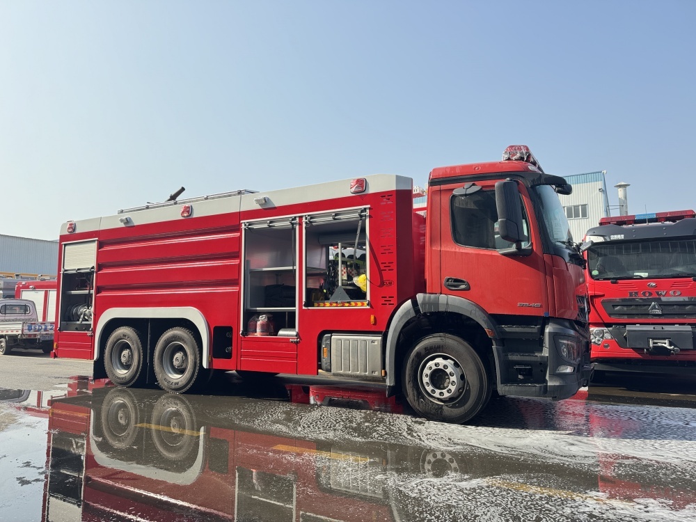 Mercedes-Benz 6*4 fire fighting truck