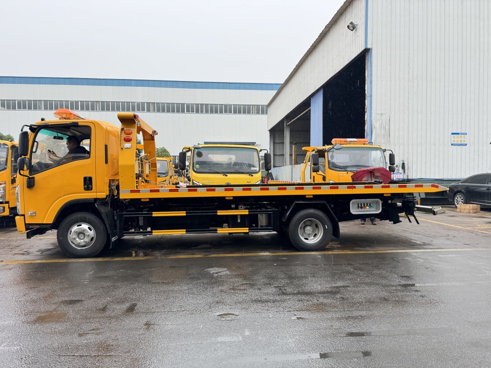 ISUZU wrecker truck kv100 cab  board length 6M 