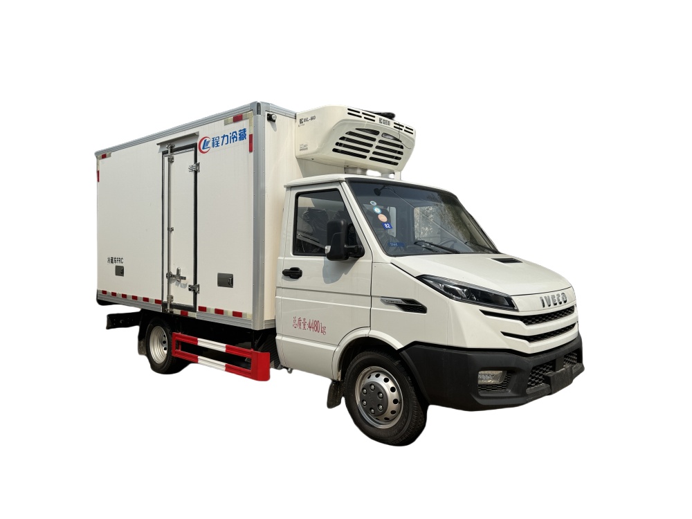 IVECO refrigerator truck 3.2M length box