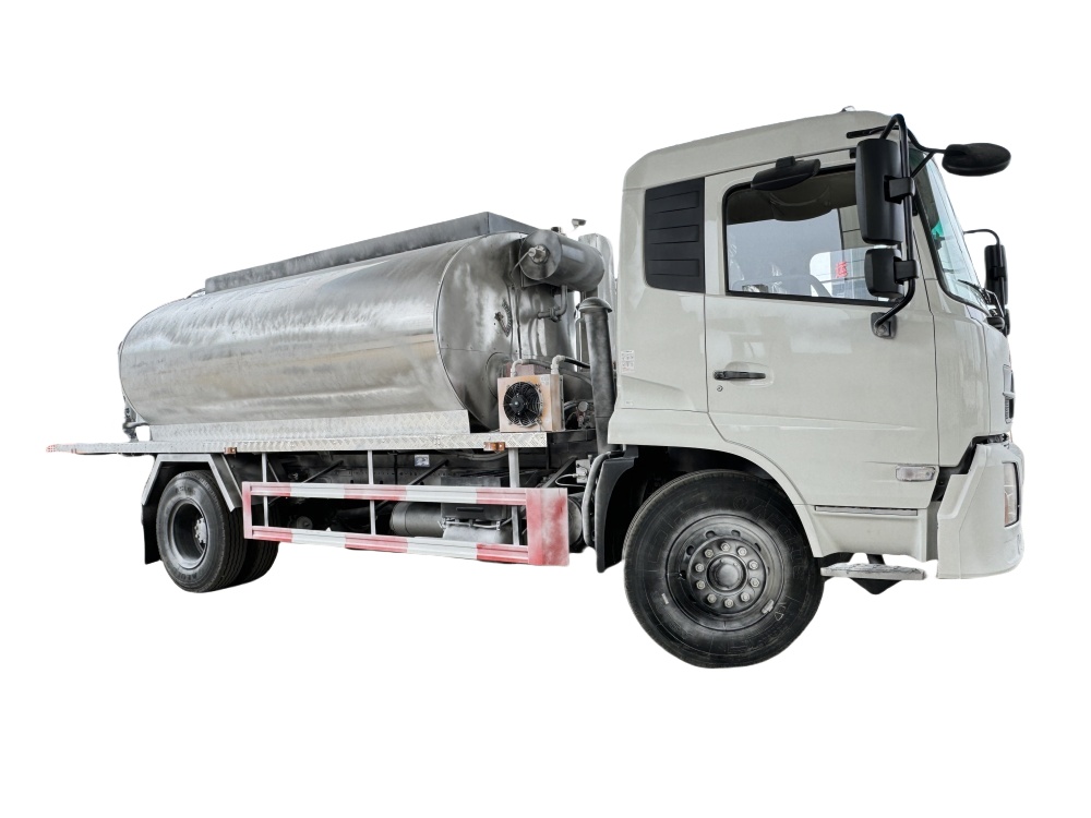 DONGFENG bitumen spray truck 